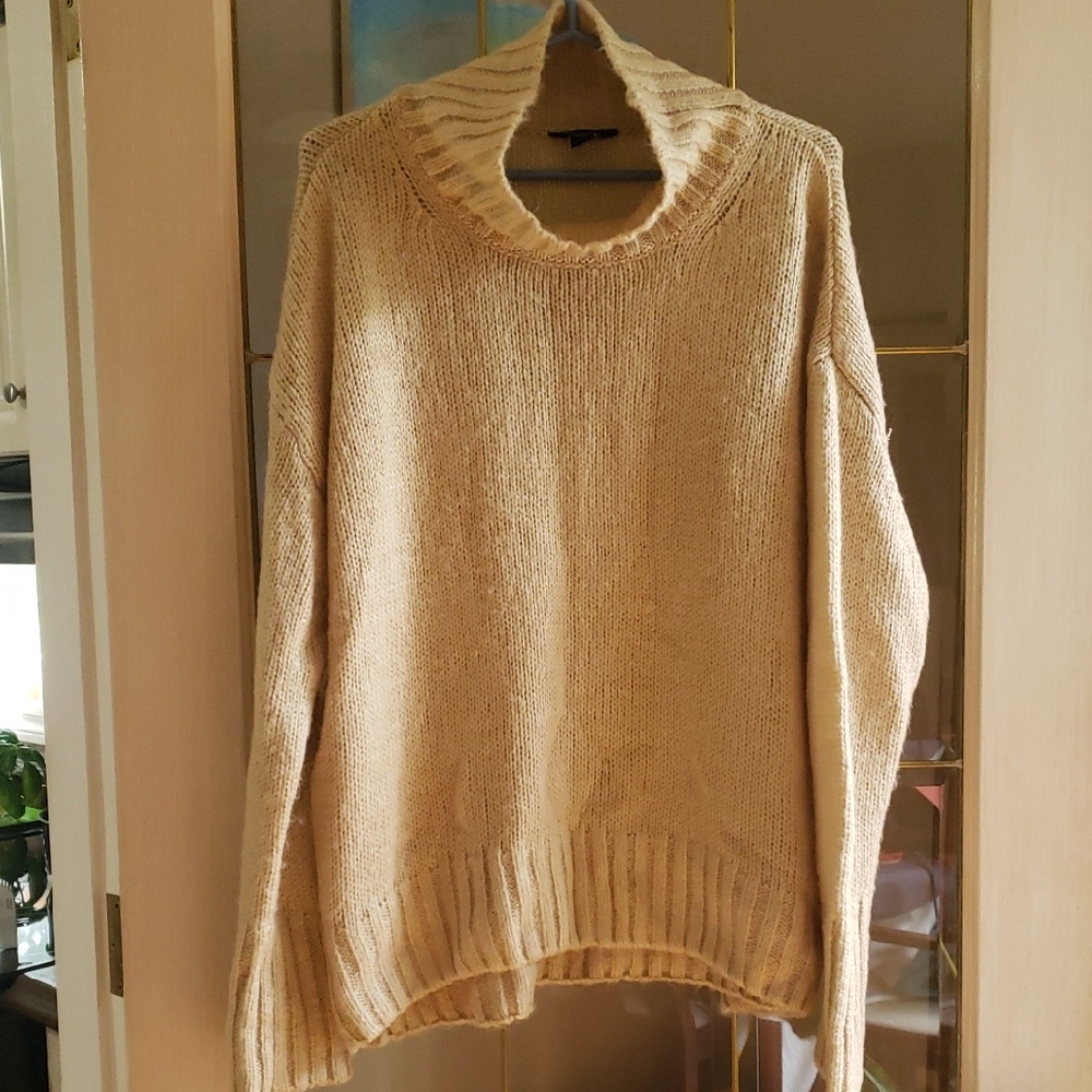 Trendsetter Beige Swester Size L  90% Acrylic/20% Polyamide